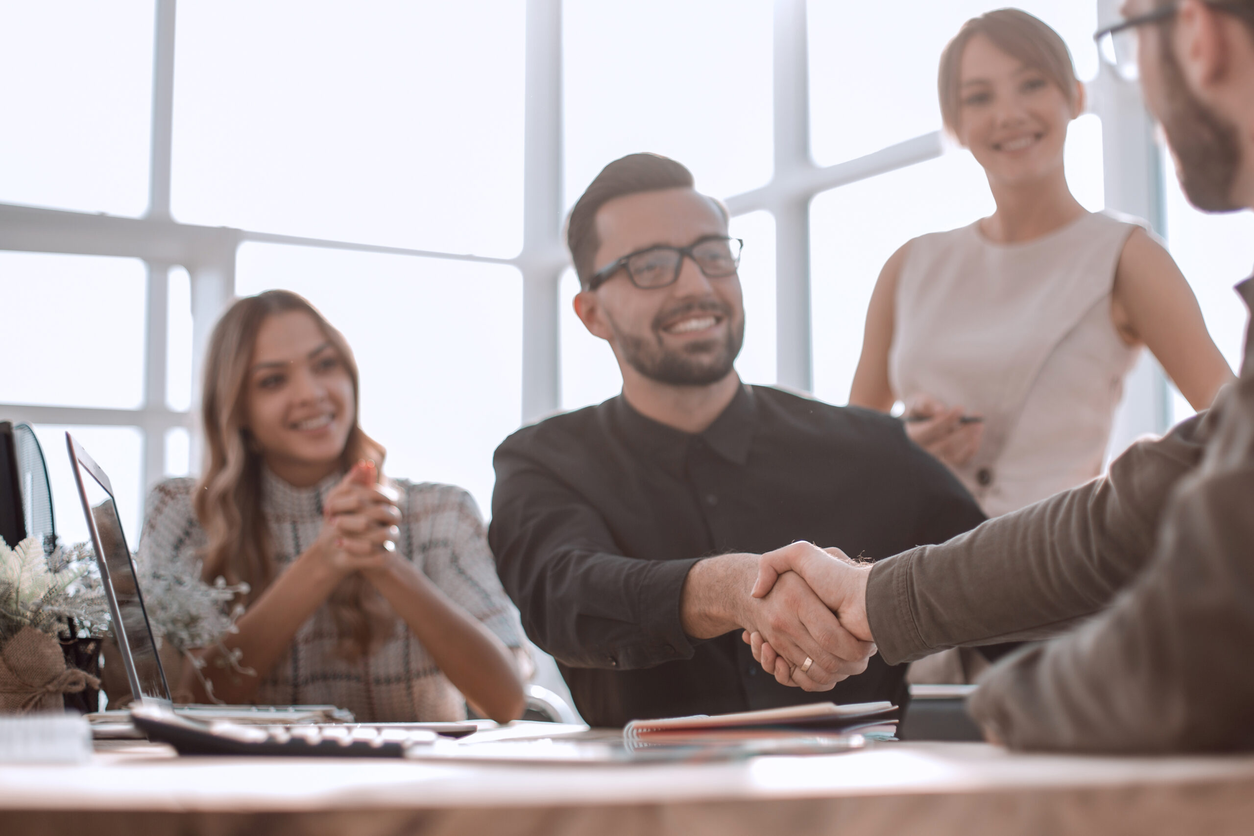 Lender and homebuyer shaking hands, symbolizing the innovative integration of AOLPro for cost-effective title insurance alternatives.